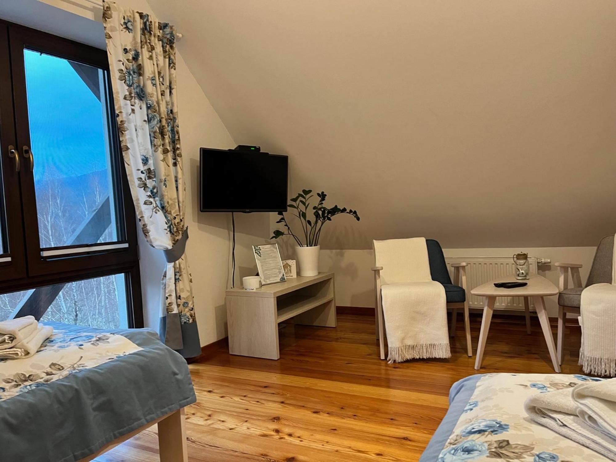 Apartamety I Pokoje Goscinne Na Jaskolczej ชเวียราโดว์-สโดรยจ์ ภายนอก รูปภาพ