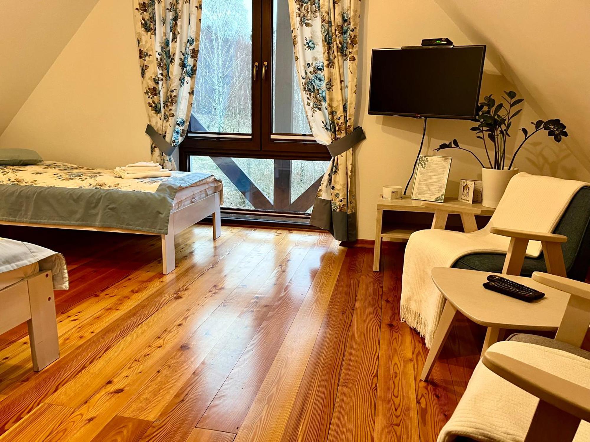 Apartamety I Pokoje Goscinne Na Jaskolczej ชเวียราโดว์-สโดรยจ์ ภายนอก รูปภาพ