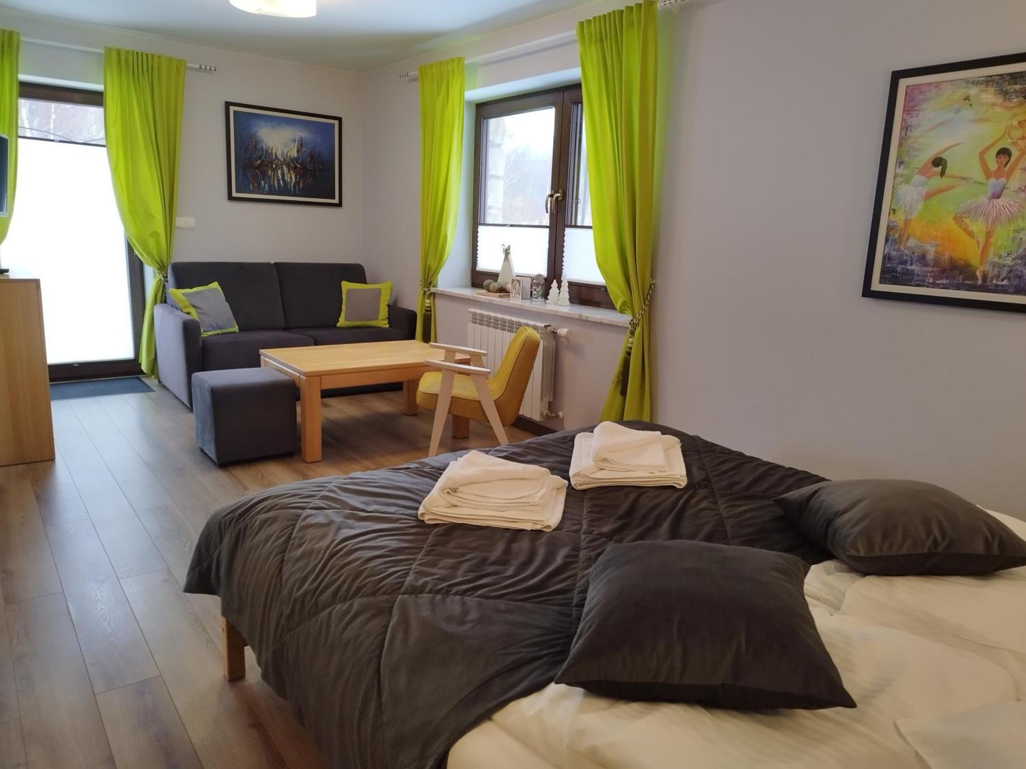 Apartamety I Pokoje Goscinne Na Jaskolczej ชเวียราโดว์-สโดรยจ์ ภายนอก รูปภาพ
