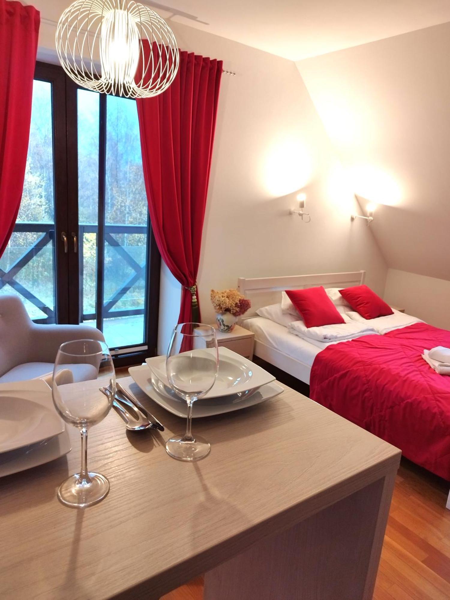 Apartamety I Pokoje Goscinne Na Jaskolczej ชเวียราโดว์-สโดรยจ์ ภายนอก รูปภาพ
