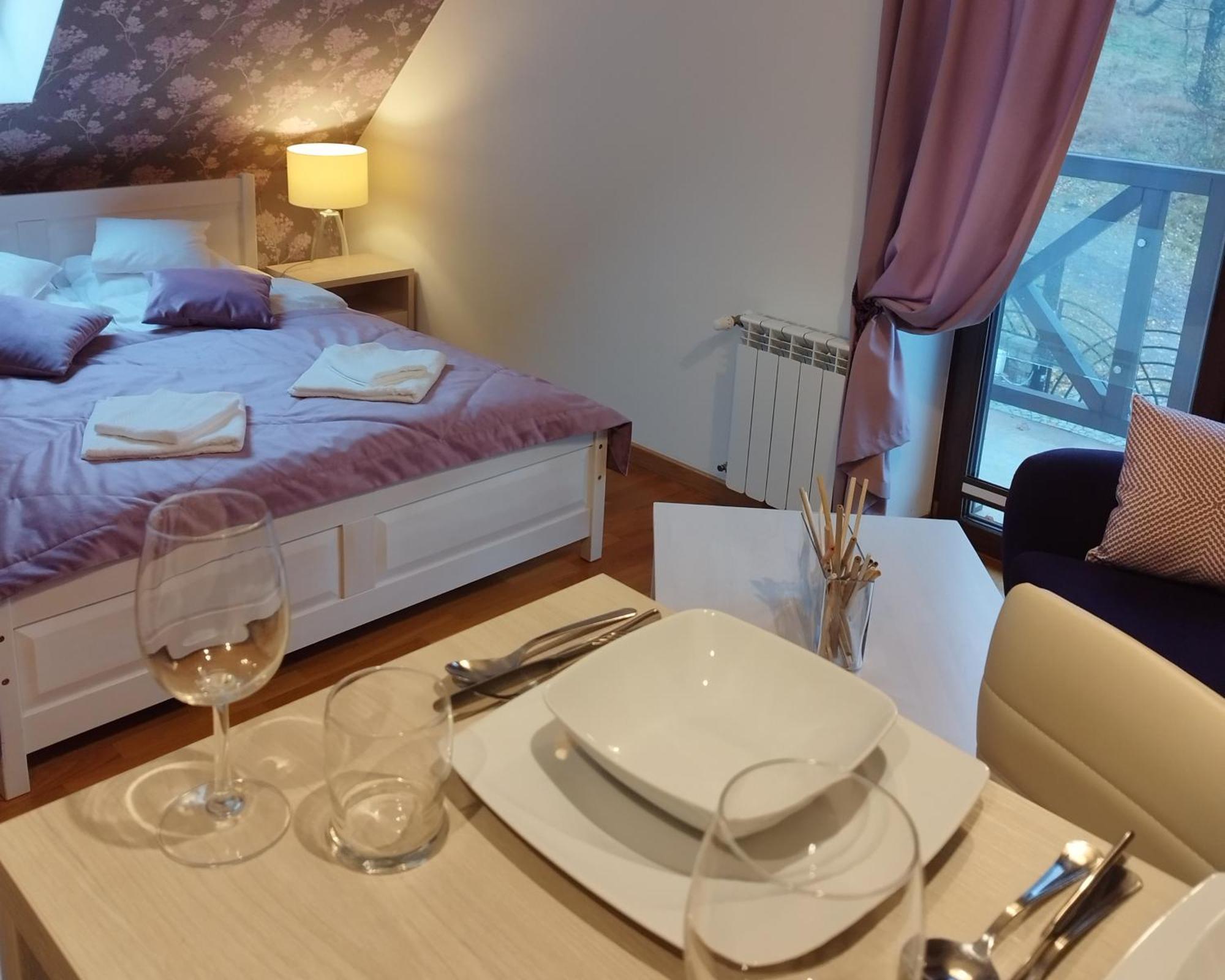 Apartamety I Pokoje Goscinne Na Jaskolczej ชเวียราโดว์-สโดรยจ์ ภายนอก รูปภาพ