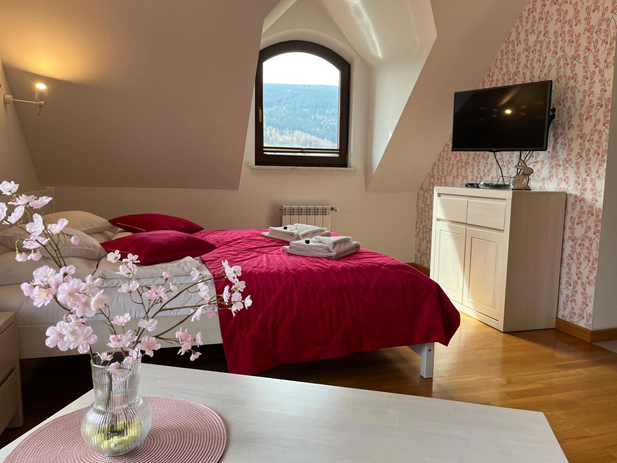 Apartamety I Pokoje Goscinne Na Jaskolczej ชเวียราโดว์-สโดรยจ์ ภายนอก รูปภาพ