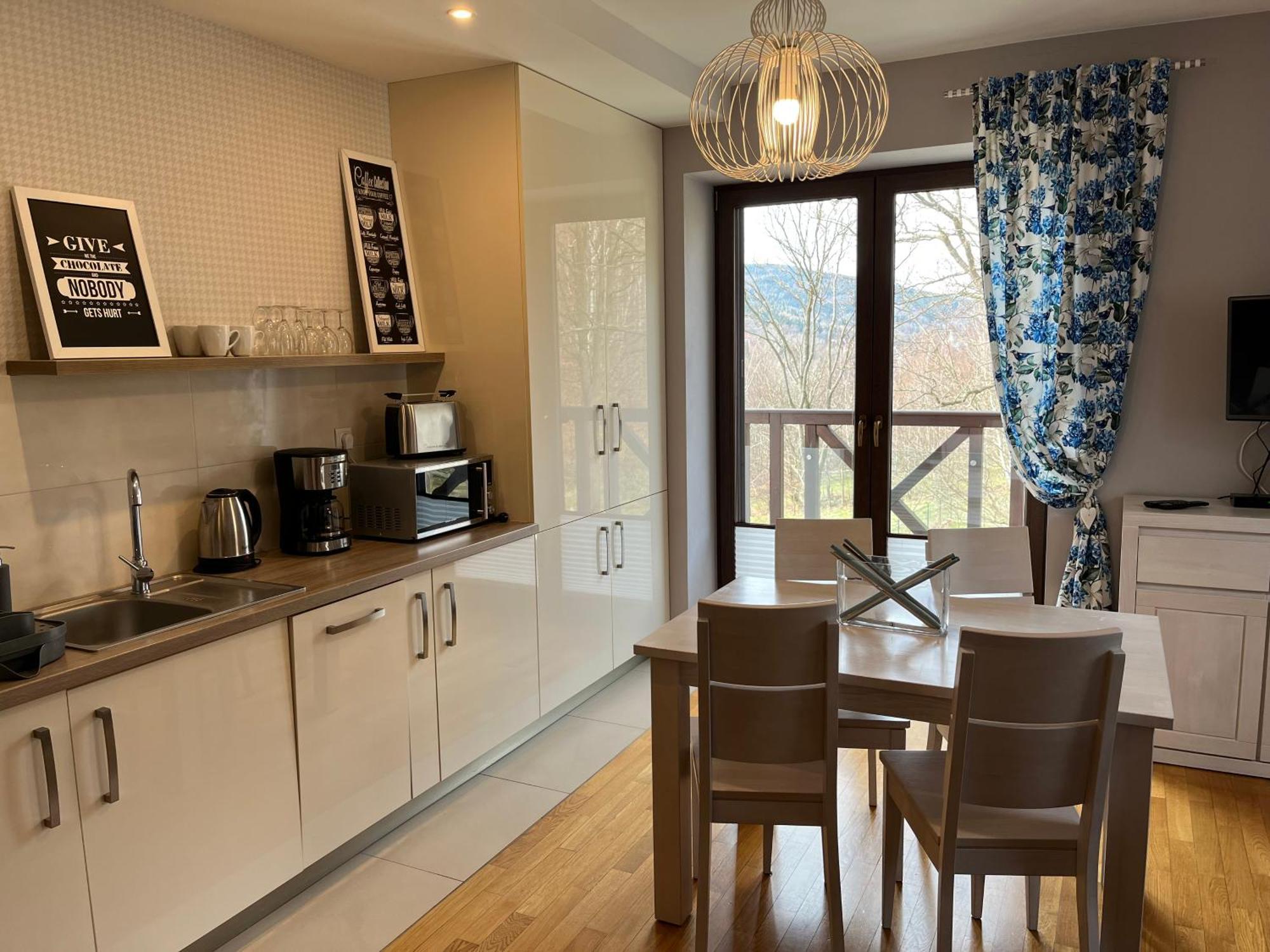 Apartamety I Pokoje Goscinne Na Jaskolczej ชเวียราโดว์-สโดรยจ์ ภายนอก รูปภาพ